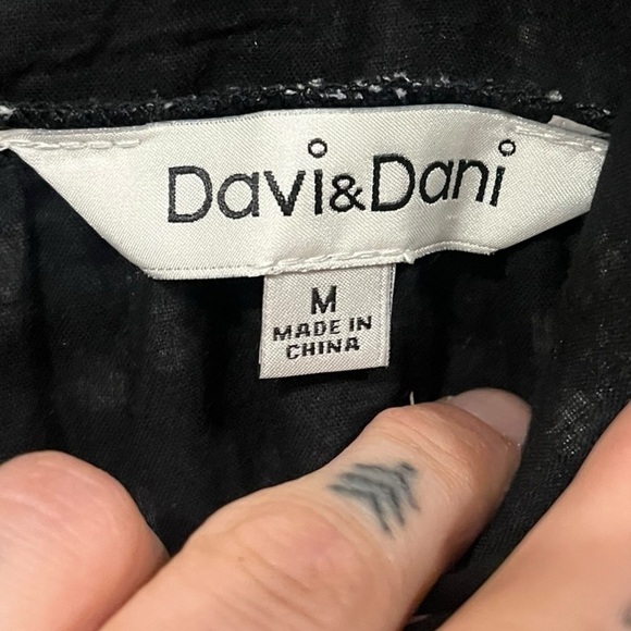 Davi & Dani Black & White Dot Ruffle Tiered Tie V Neck Size Medium Mini Dress - Picture 8 of 10